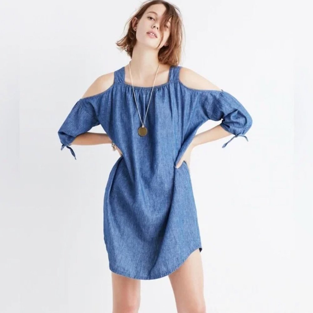 EUC Madewell Denim Cold Shoulder Dress, Size Large.